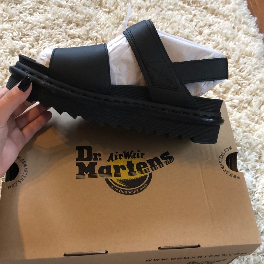 NEVER WORN Doc Marten Voss Black Leather Sandals